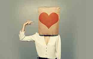 أشعر بالنقص أمام زوجي وأريد الانفصال