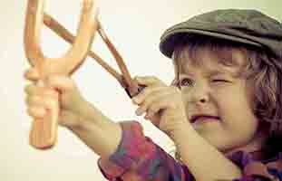 كيف أتعامل مع ابنتي المراهقة التي تحب رجل في عمر والدها