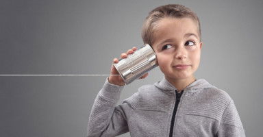 مهارات التواصل الفعال مع الأطفال وأنواع التواصل مع الطفل