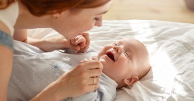 كيف أتحدث مع طفلي الرضيع؟