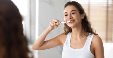 تفسير رؤية تنظيف الأسنان في المنام ومعنى حلم غسل الأسنان