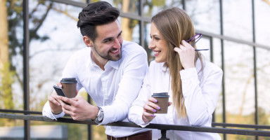 ما هي المواضيع التي يحب الرجل التحدث فيها؟