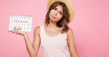 أعراض الدورة الشهرية وأسباب تأخر العادة الشهرية