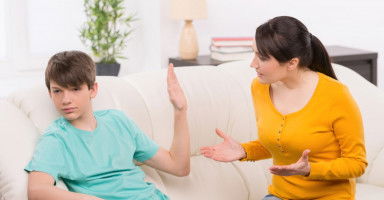 "ابني لا يحترمني" مشكلة قلة احترام الأبناء لأمهاتهم