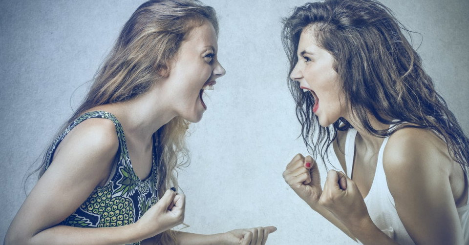 تفسير رؤية الضرة في المنام وزوجة الزوج في الحلم 