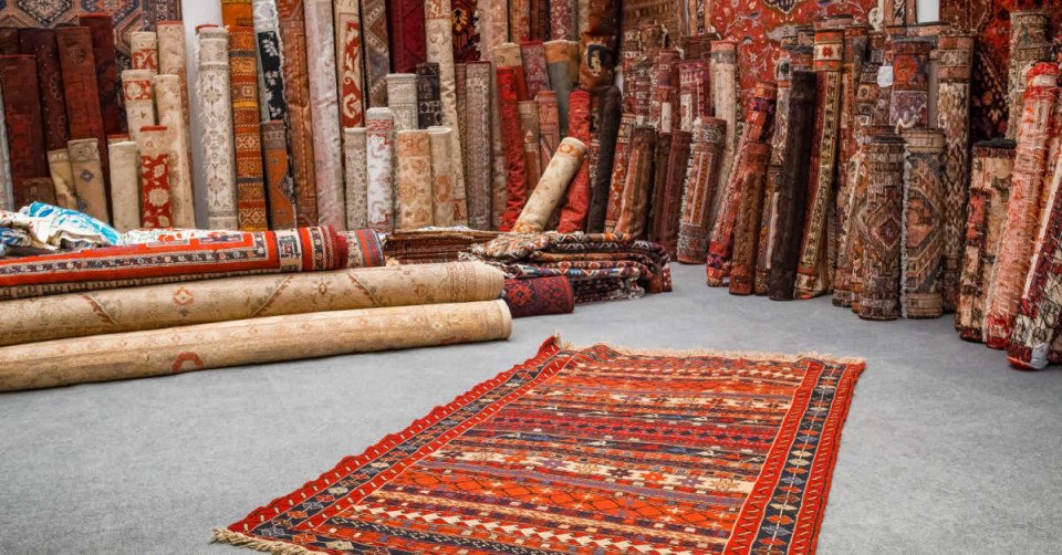 Interpretacja widzenia dywanów we śnie i marzenia o zakupie dywanu
