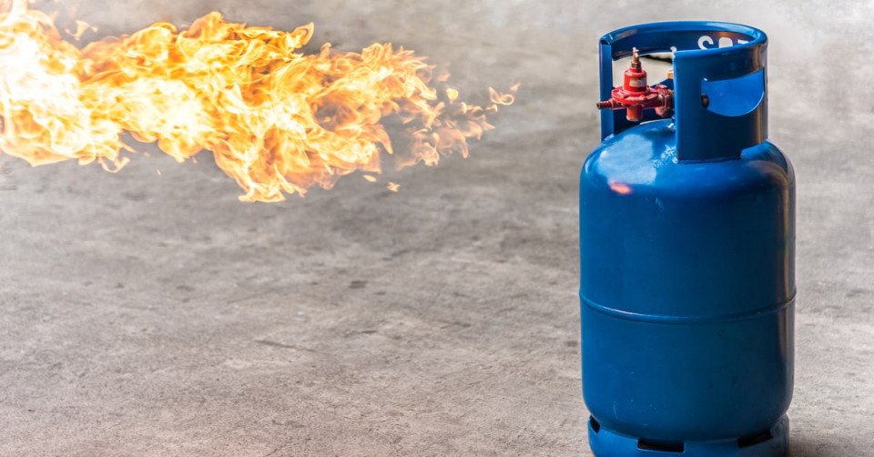 Газова бутилка насън и мечта за експлозия на газова тръба