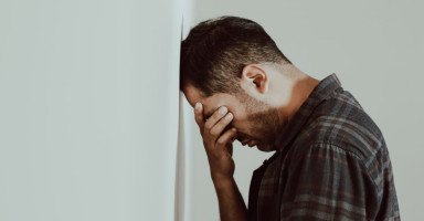 كيفية التعامل مع مريض الاكتئاب ومساعدة شخص مكتئب
