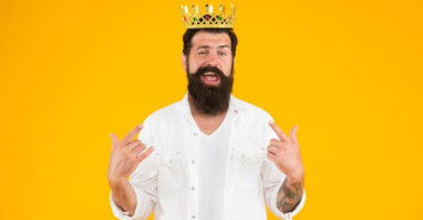 ماذا يحب الرجل النرجسي في المرأة وكيف أجعله يحبني؟
