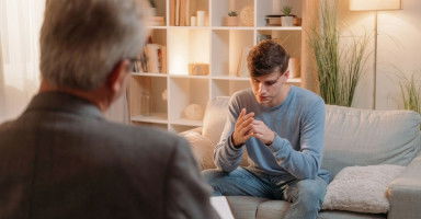 كيف أتعامل مع المريض النفسي الذي يرفض العلاج؟