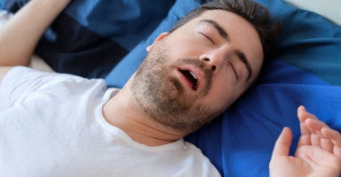 أعراض انقطاع التنفس أثناء النوم (Sleep Apnea) وطرق علاجه