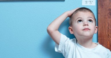 أعراض مرض الكساح وعلاج ليونة العظام عند الأطفال