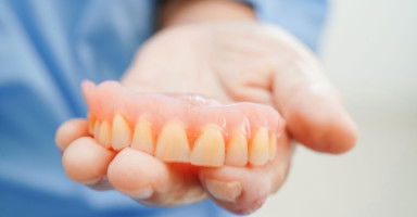 تفسير حلم تبديل الأسنان للرجل وللمرأة