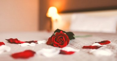 أفكار لتجهيز غرفة النوم للعلاقة الزوجية الحميمة