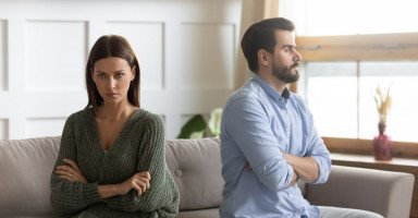 أسباب خصام الزوج لزوجته وطرق مصالحة الزوج