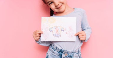 على ماذا يدل رسم الطفل للأب ولماذا يرسم والده؟