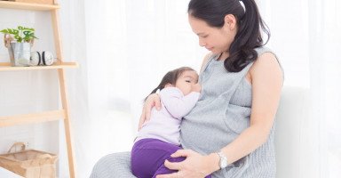 الرضاعة الطبيعية أثناء الحمل وأثرها على الرضيع والجنين