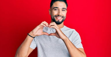 كيف تكون تصرفات الرجل الذي يحب ولا يقول؟