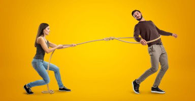 كيف أتخلص من امرأة تلاحق زوجي بدون فضيحة؟