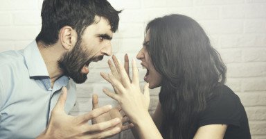 أسباب الانفعالات في الحياة الزوجية والتعامل معها