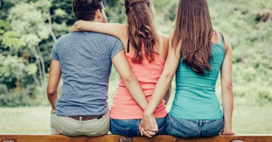 أسباب وعلامات الخيانة الزوجية وطرق علاجها