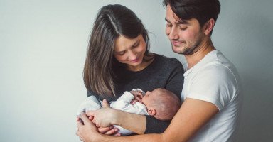 تربية الرضيع في الشهور الأولى