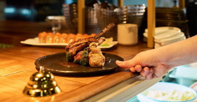 تفسير حلم تقديم الطعام ورؤية تقديم الأكل في المنام