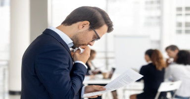 كيف اختار بين وظيفتين ومعايير اختيار أفضل وظيفة
