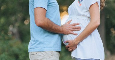 دور الزوج في الشهر التاسع من الحمل وحاجة الحامل لزوجها