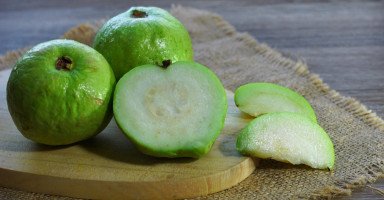 فوائد الجوافة للحامل ونصائح أكل الجوافة خلال الحمل
