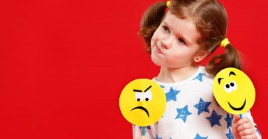 تعليم الطفل كيفية التعامل مع عواطفه