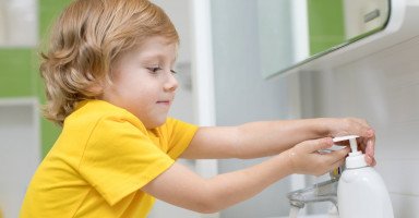 تعليم الطفل النظافة الشخصية والاهتمام بنفسه