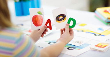 كيف أسس طفلي في اللغة الإنجليزية من عمر صغير؟