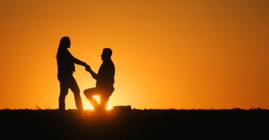 كيف أكتب رسالة طلب الزواج من فتاة معجب بها؟