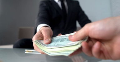 تفسير رؤية أخذ قرض في المنام وحلم سداد القرض