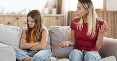 كيف أتعامل مع ابنتي المراهقة التي لا تحترمني؟