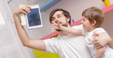 علاج إدمان الهواتف الذكية عند الأطفال والمراهقين