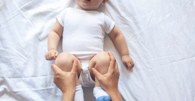 علاج الإمساك عند الرضيع في الشهر الأول والثاني