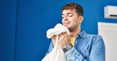 تأثير رائحة المرأة على الرجل ولماذا ينجذب للرائحة!