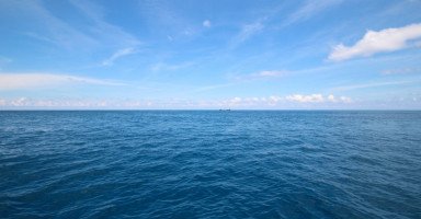 تفسير رؤية البحر في المنام وحلم نزول البحر