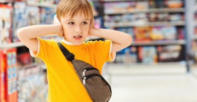 كيف أتعامل مع طفلي العنيد عمره 9 سنوات؟