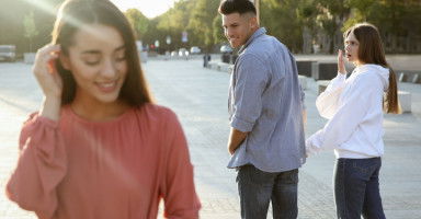كيف أعاقب زوجي النسونجي وهل يتغير الرجل اللعوب؟