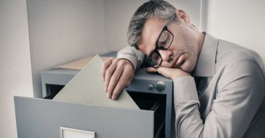 أسباب النوم القهري والمفاجئ وعلاج داء التغفيق