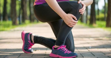 أسباب آلام الركبة وعلاج أوجاع الركبتين