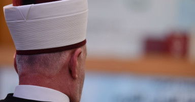 تفسير الإمام في المنام وحلم الصلاة بالناس إماماً