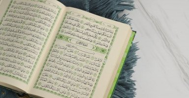 تفسير رؤية قراءة سورة الرحمن في المنام بالتفصيل