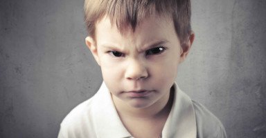 إدارة الغضب عند الطفل حسب عمره