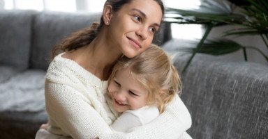 التعامل مع بنات الزوج وأبنائه (كيف أتعامل مع أولاد زوجي؟)