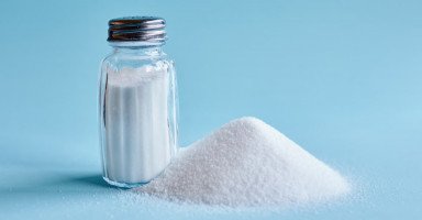 تفسير رؤية الملح في المنام وحلم أكل ورش الملح بالتفصيل