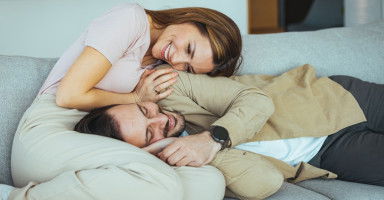 صفات الزوجة القنوعة وواجب الرجل تجاه زوجته القانعة!